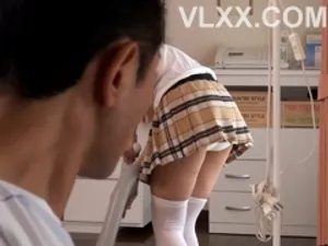 Bố dượng khốn nạn và hai hoa nhỏ xinh đẹp