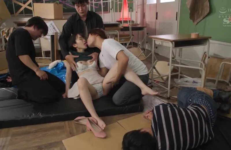 Giúp đỡ cậu eny bị bắt nạt, nữ sinh dính vào đám côn đồ biến thái